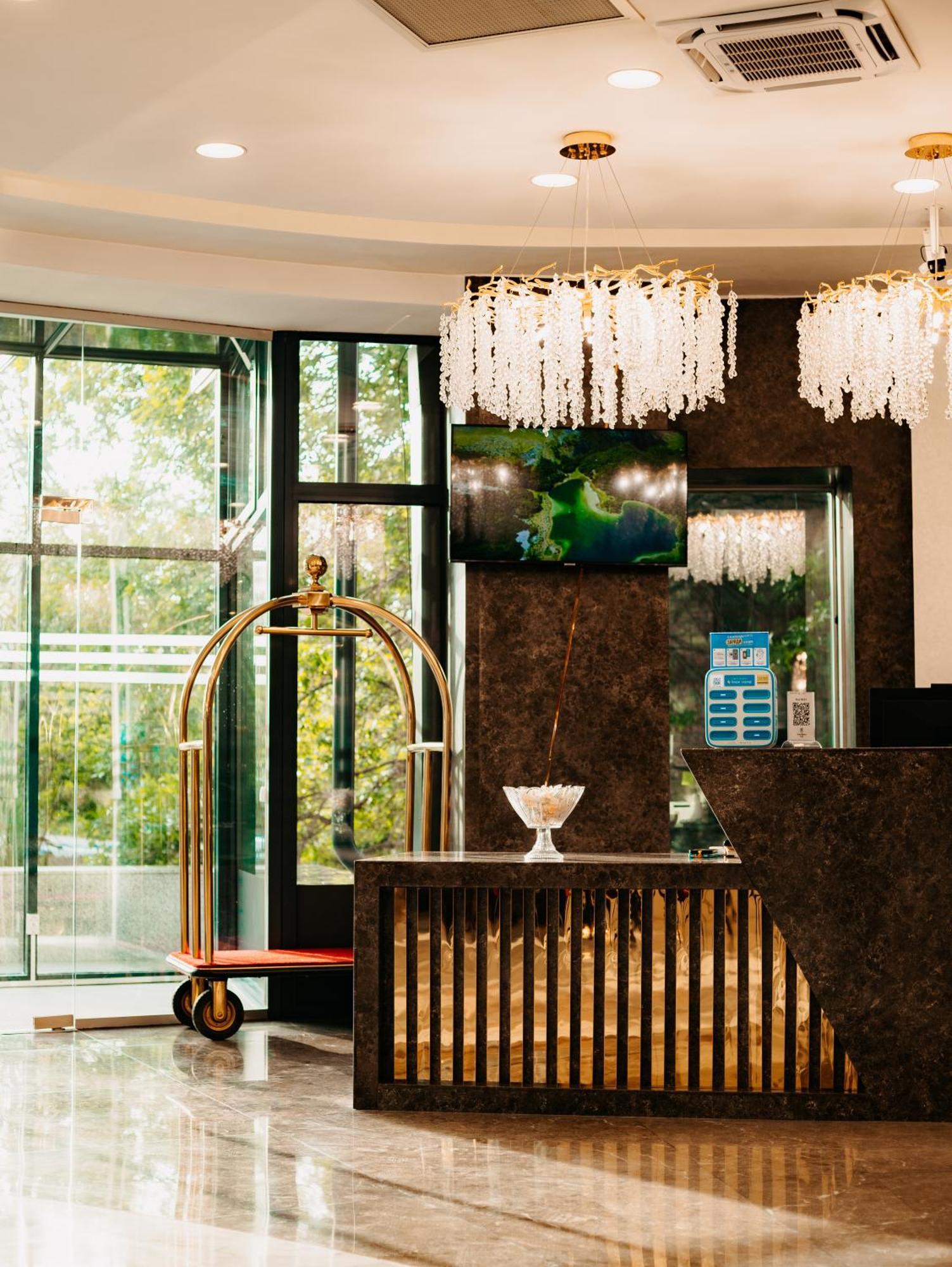 Grand Mildom Hotel Almaty Ngoại thất bức ảnh